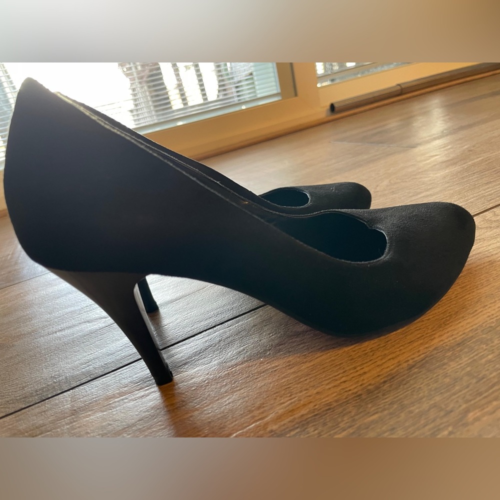 Elegant Black Women's Pumps